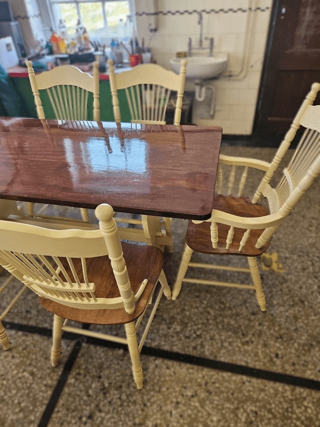 Solid mahogany country kitchen table + 6 chairs